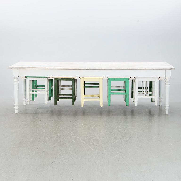 BORD MED PALLAR, modern tillverkning.