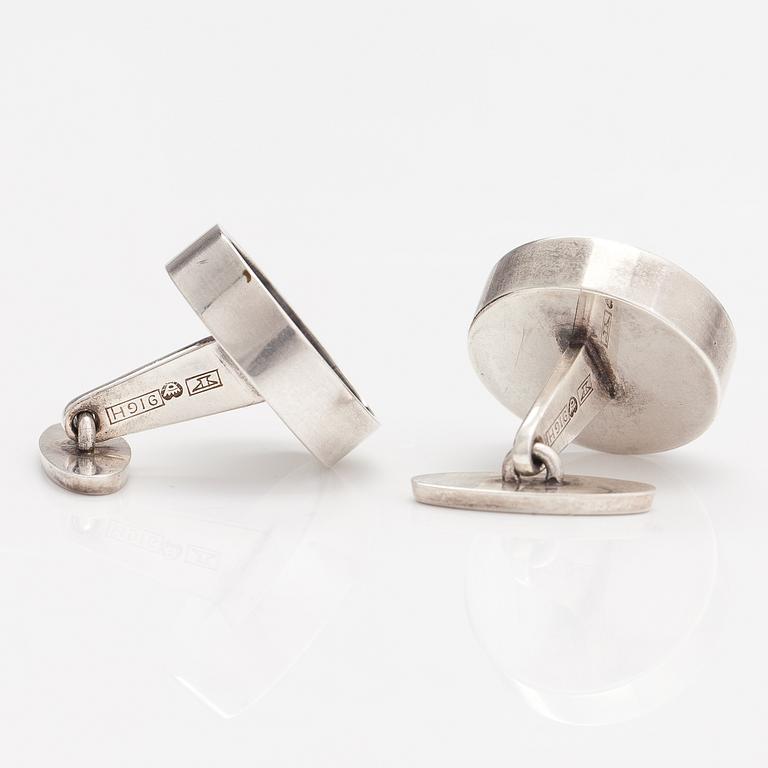 Elis Kauppi, A pair of silver and onyx cufflinks. Kupittaan kulta, Turku 1966.