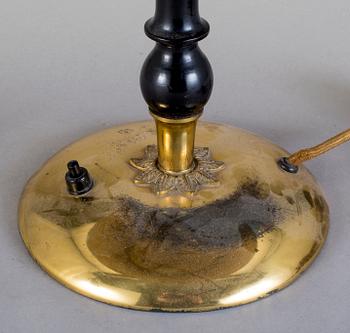 BORDSLAMPA, 1900-talets första hälft.