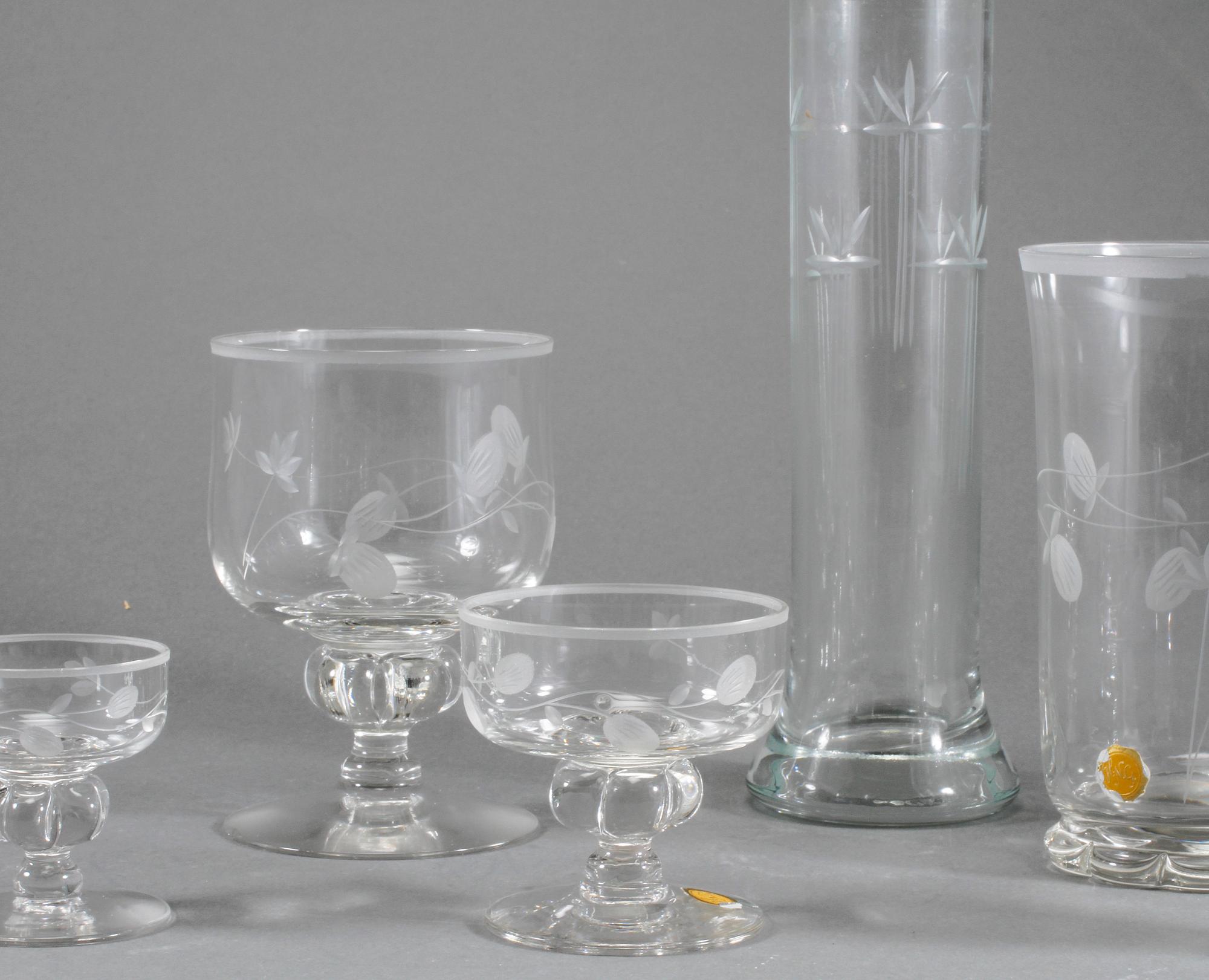 GLASSERVIS, 64 delar, 1900-talets andra hälft.