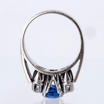 Ring 18K whitegold 1 sapphire approx 8 x 5 mm 4 brilliant-cut diamonds approx 0,30 ct, Atelier Ajour Stockholm 1980.