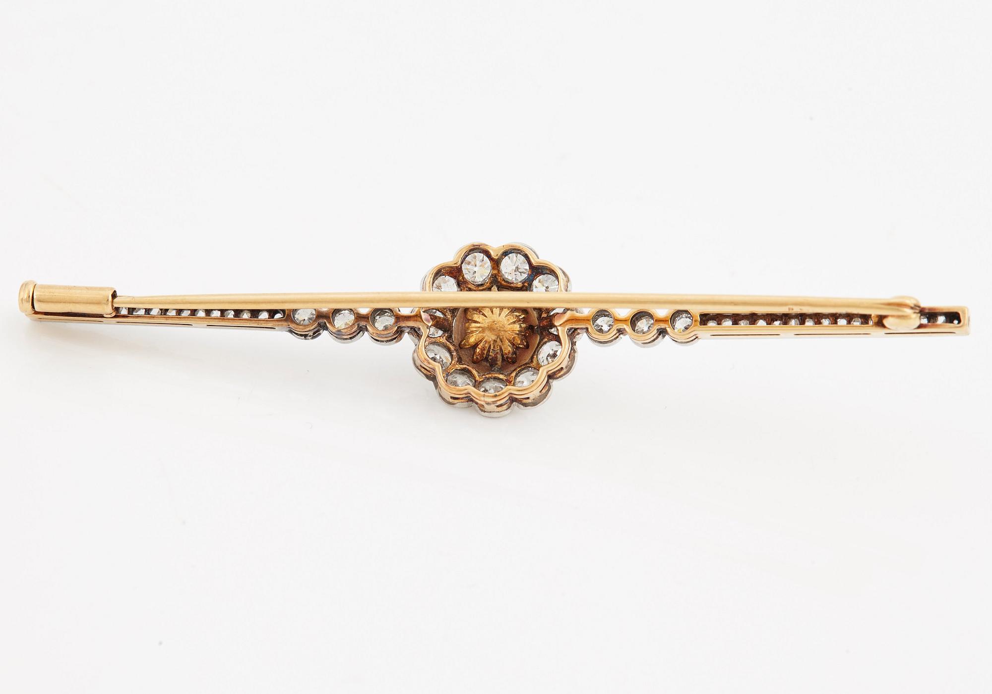 BROSCHNÅL, med gammalslipade diamanter samt troligtvis orientalisk pärla. Troligen 1910-tal.