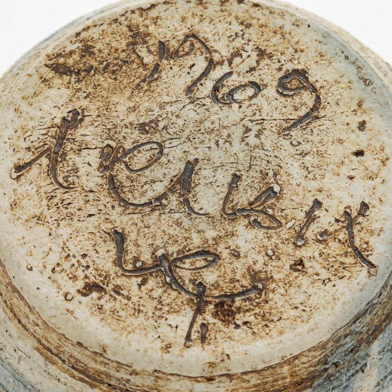 Raija Tuumi, malja, kivitavaraa, signeerattu RT ARABIA 1969.