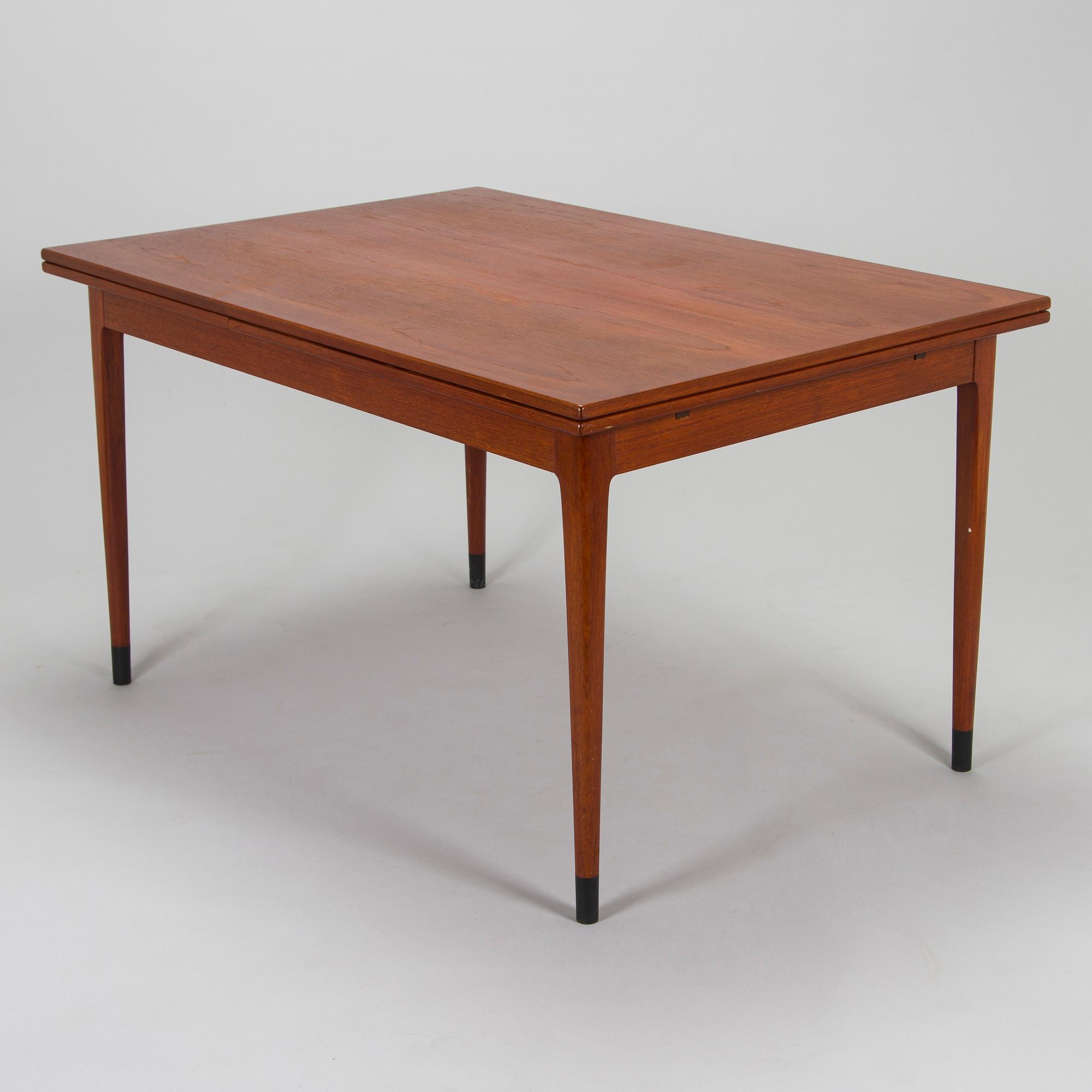 A mid 20th century dining table Niels O. Møller, J.L. Møllers Møbelfabrik, Denmark.