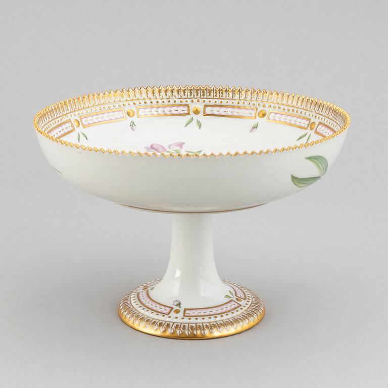 Royal Copenhagen, A porcelain 'Flora Danica' tazza, Denmark.