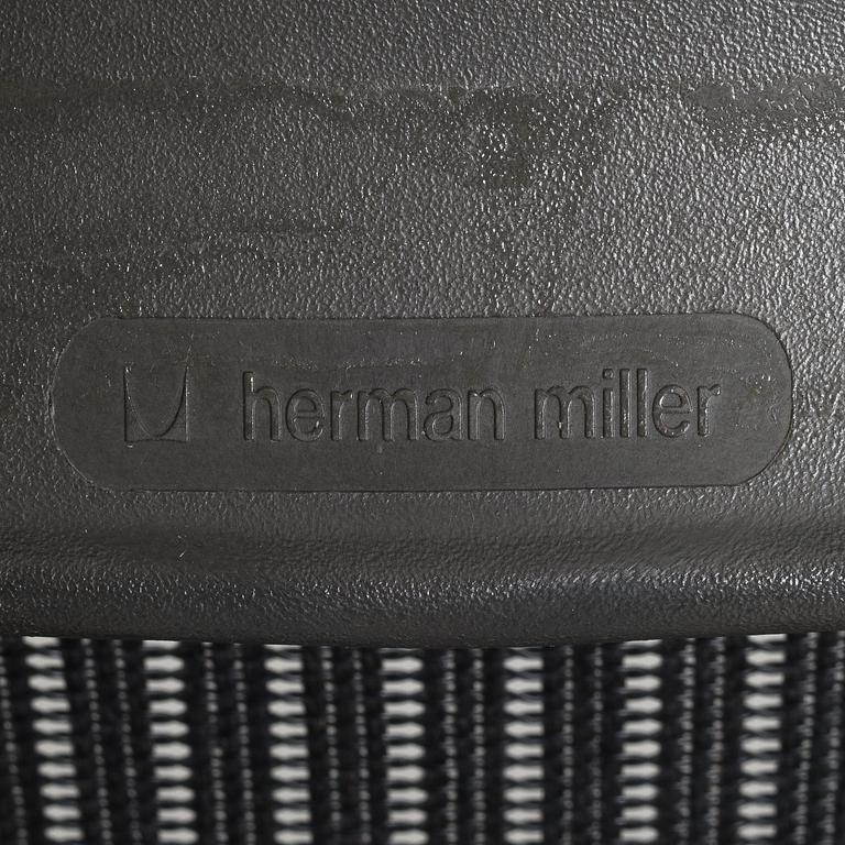 TOIMISTOTUOLI,  "Aeron Chair", Herman Miller.