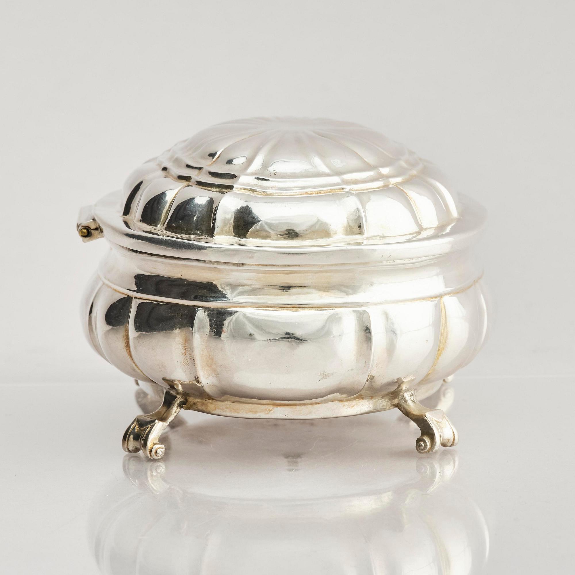 An 18th century silver suger-casket, mark of Johann Georg Pfister, Neisse, Silesia 1719.