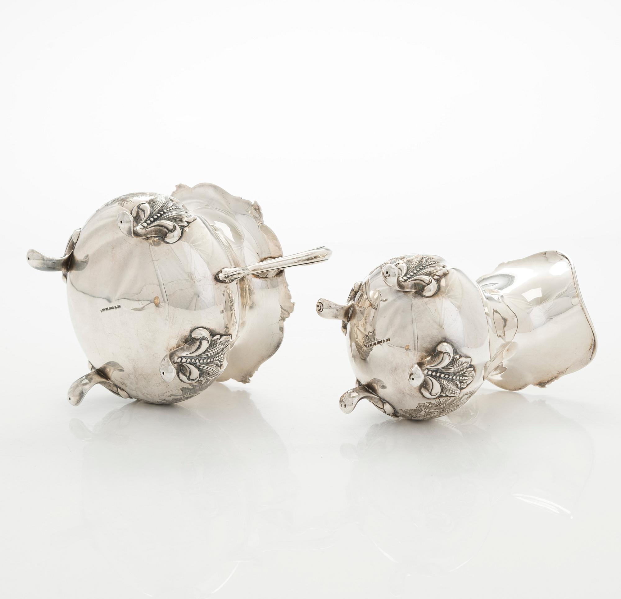 Kermakko ja sokerikko, hopea, 1939, Kultakeskus, ja sirotinlusikka, 1921 Helsinki.