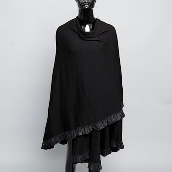 CAPE, Yves Saint Laurent.