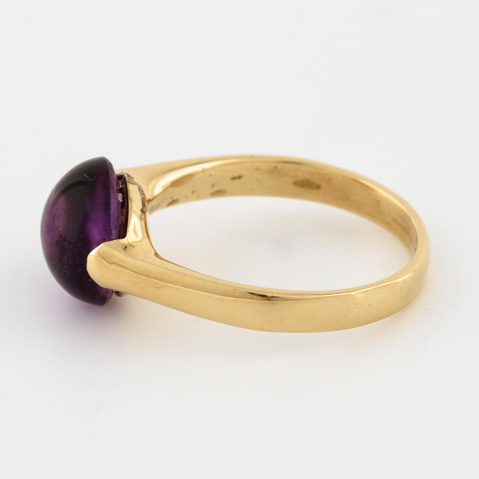 A cabochon cut amethyst.