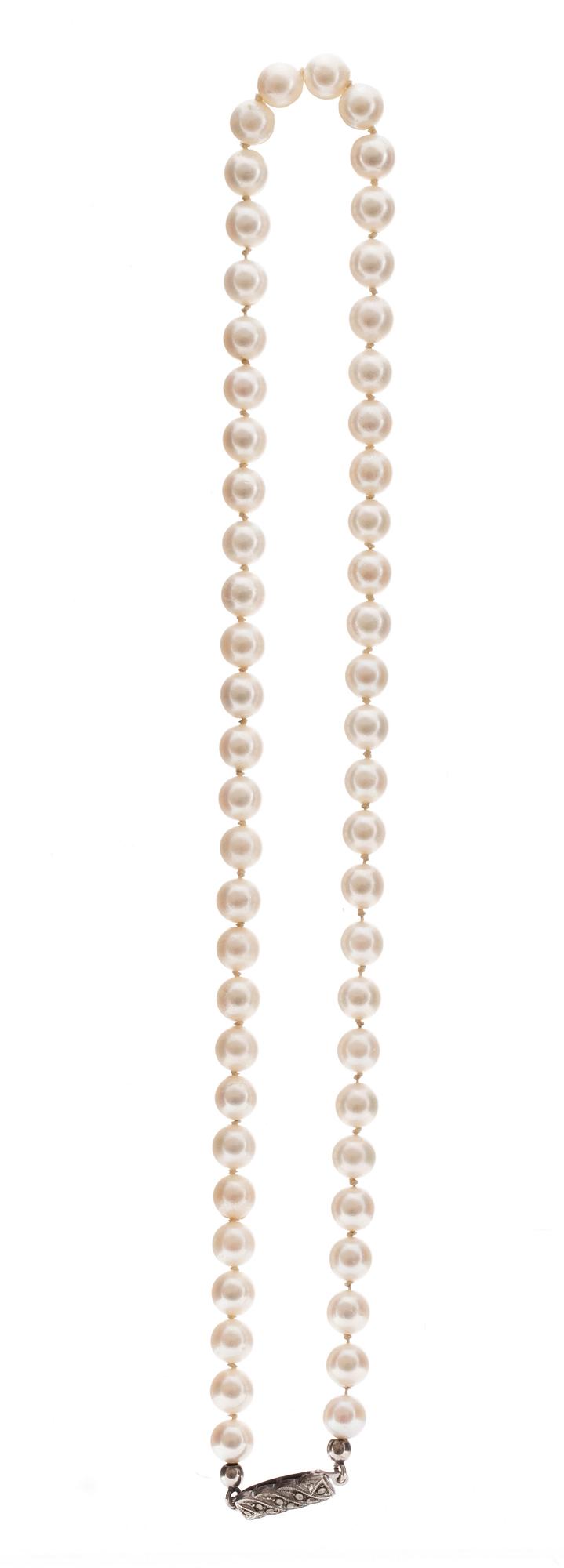 COLLIER, odlade pärlor med lås i silver samt markasiter. Vikt ca 20g.