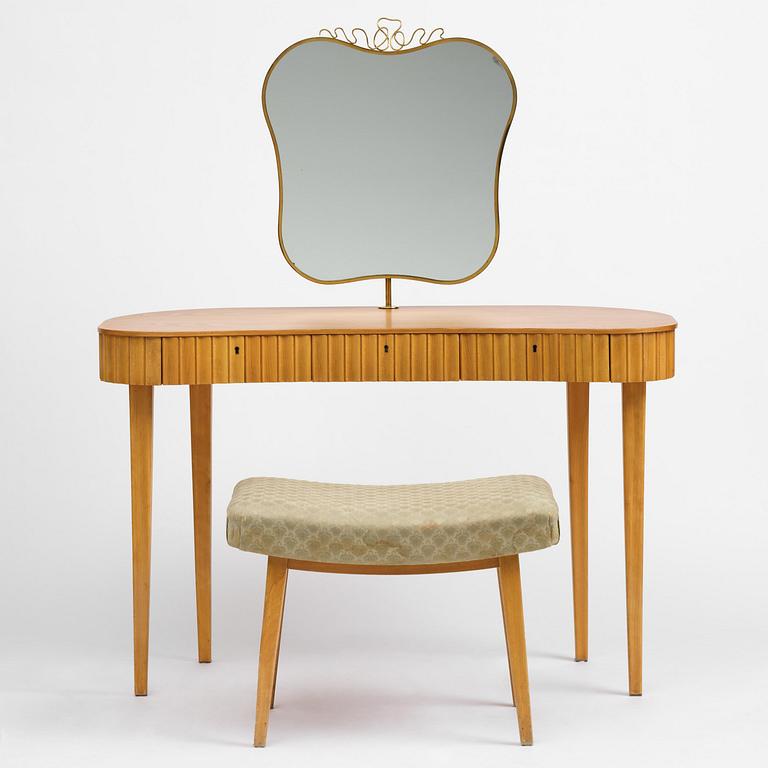 Einar Dahl, a vanity table with stool, cabinetmaker Hjalmar Wikström, for the Stockholm Crafts Association, ca 1939.