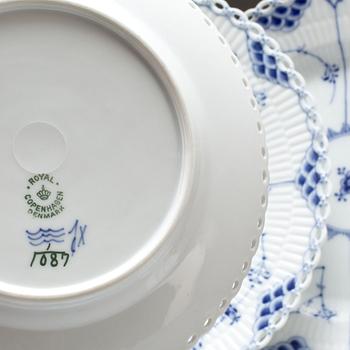 SERVISDELAR, porslin, 31 delar,"Musselmalet", Royal Copenhagen.