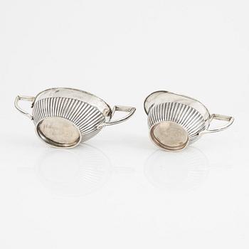 K Anderson, sockerskål och gräddkanna, 2 delar, silver, Stockholm 1908. Gustaviansk stil.