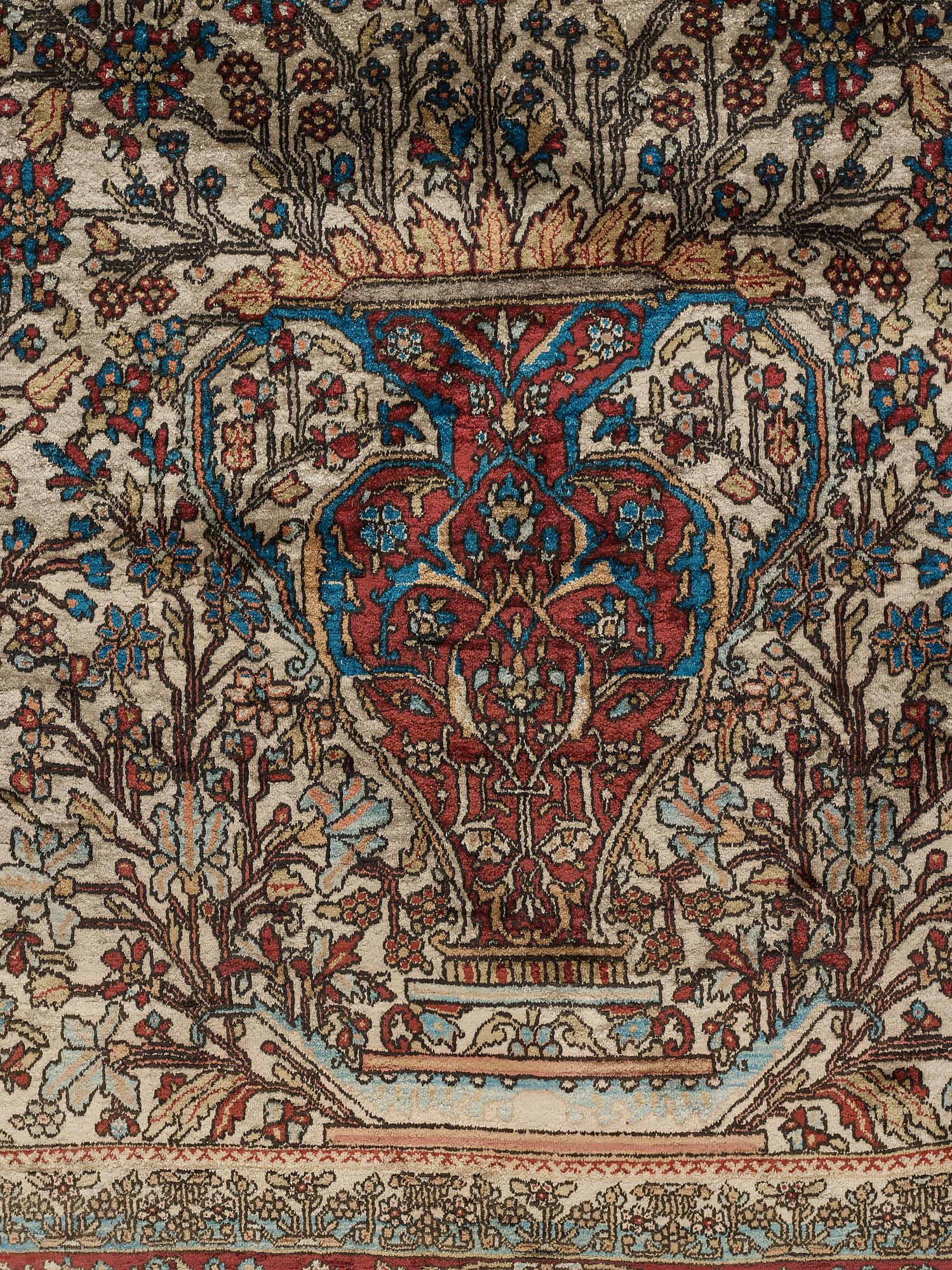 MATTA, antik silke Keshan, möjligen Motachem, ca 208-213,5 x 129,5-132 cm.