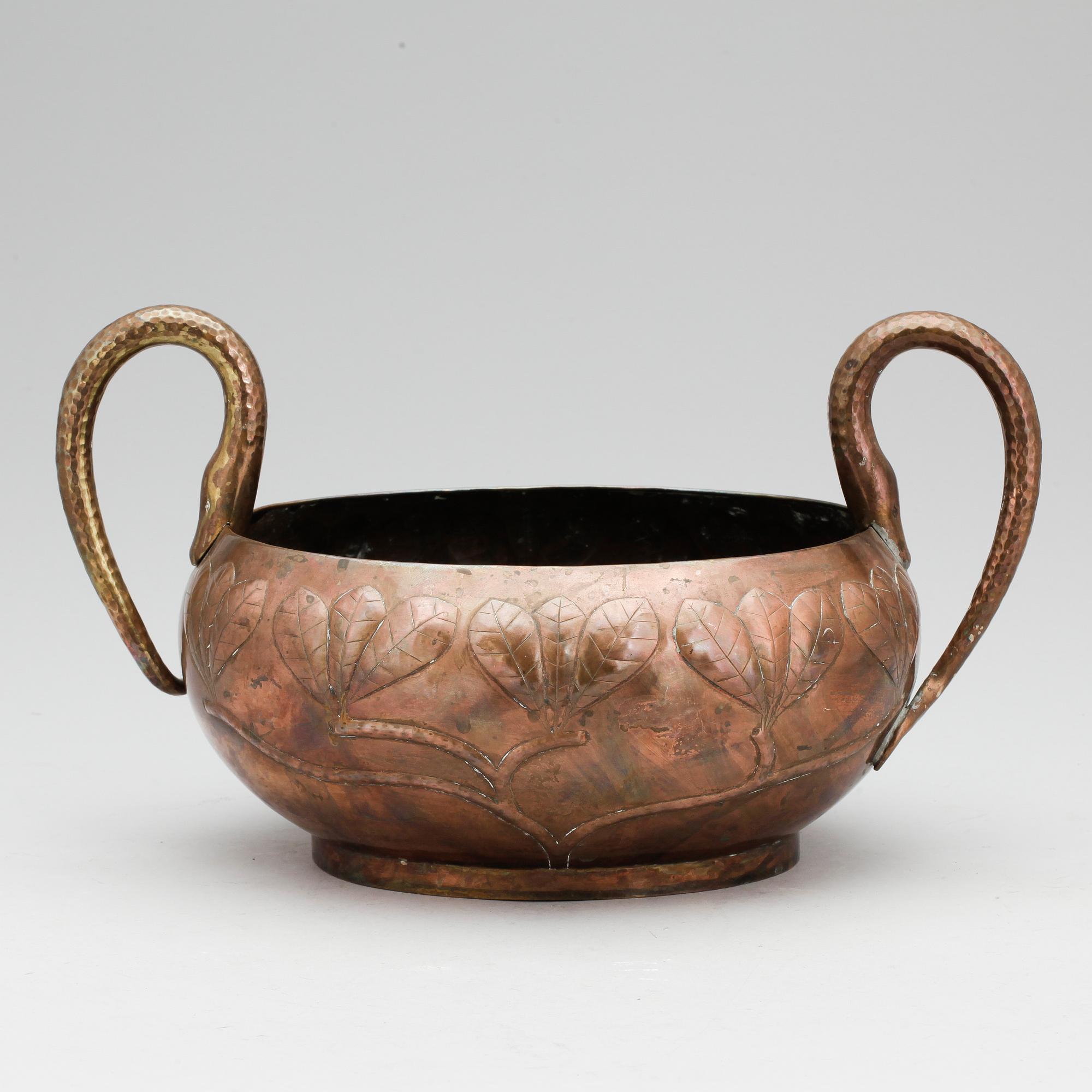 JARDINIERE, koppar, omkring 1900.