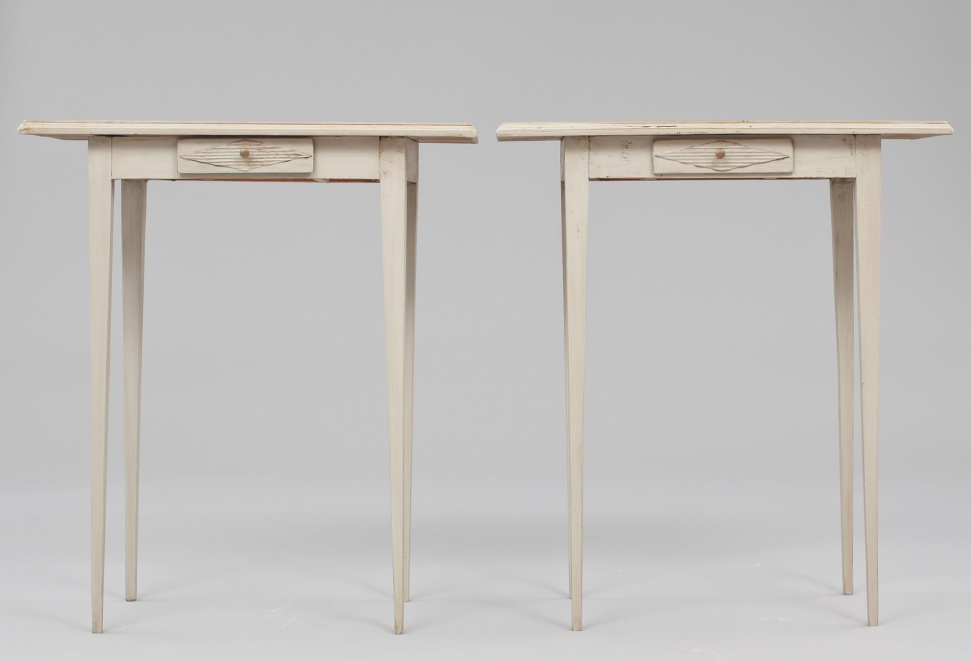 SIDOBORD, ett par, gustaviansk stil, 1800-tal.