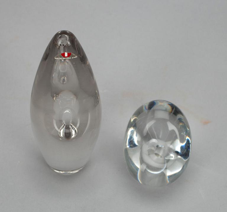 SKULPTURER, 2 st, glas, "Hjärtat" resp "Orkidé" Timo Sarpaneva, Iittala.