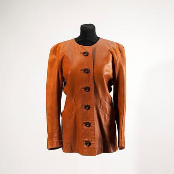 JACKA, Yves Saint Laurent.