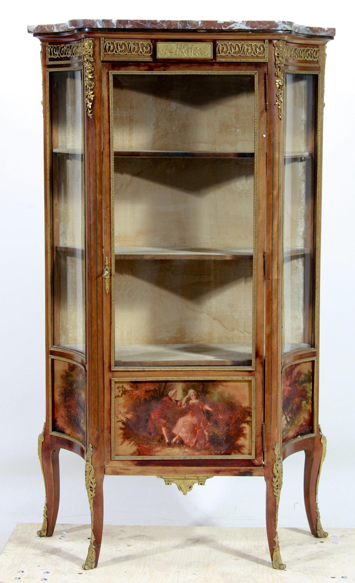 VITRINSKÅP, Louis XV-stil, 1900-tal.