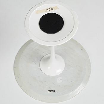 Eero Saarinen, a "Tulip" table for Knoll International, 1960-70's.
