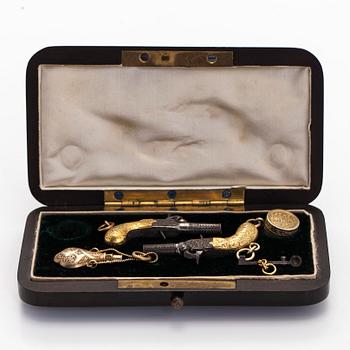 Miniatyrpistoler, med tillbehör, metall, 1800-talets mitt.