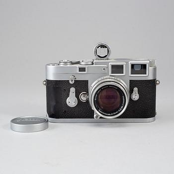 KAMERA, LEICA M3, nr 1088285, 1963. Wetzlar, Tyskland. Med Summicron f=5 cm 1:2 nr 1190802.