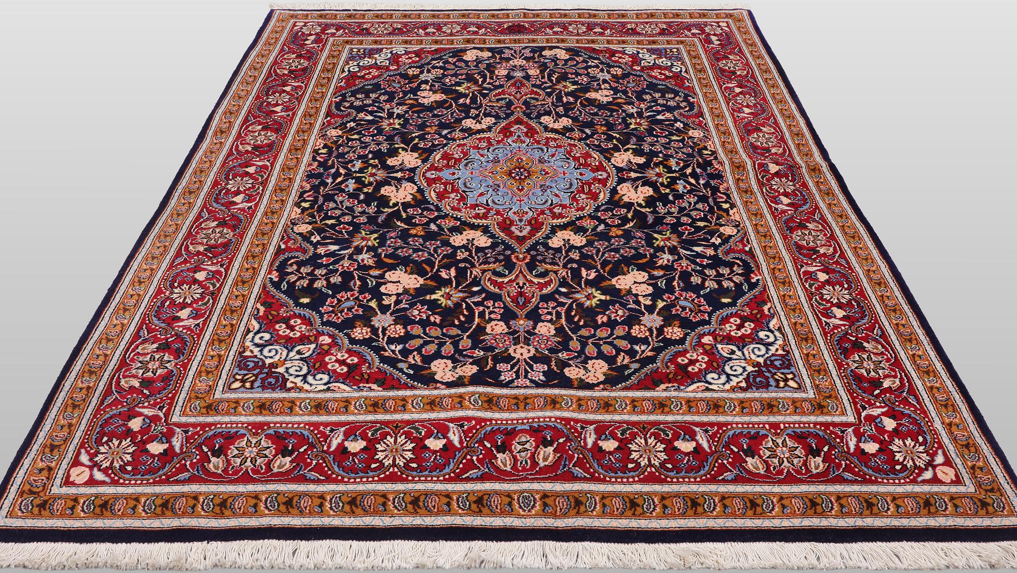 A Saruk carpet, 205 x 152 cm.