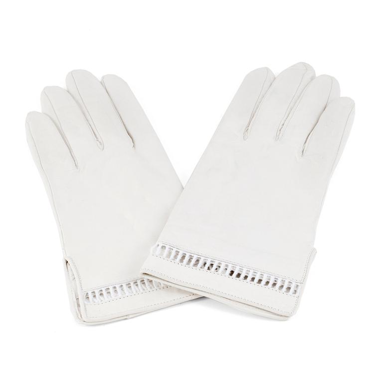 CHRISTIAN DIOR, a pair of white leather gloves, size 7.