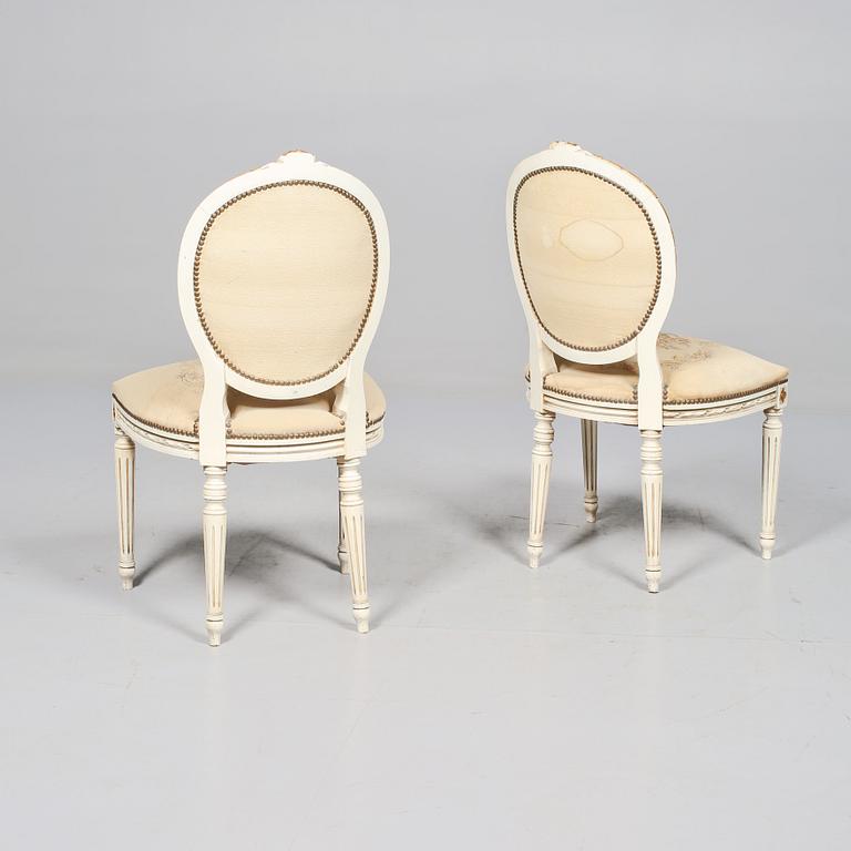 STOLAR, ett par, gustaviansk stil, omkring 1900-talets mitt.