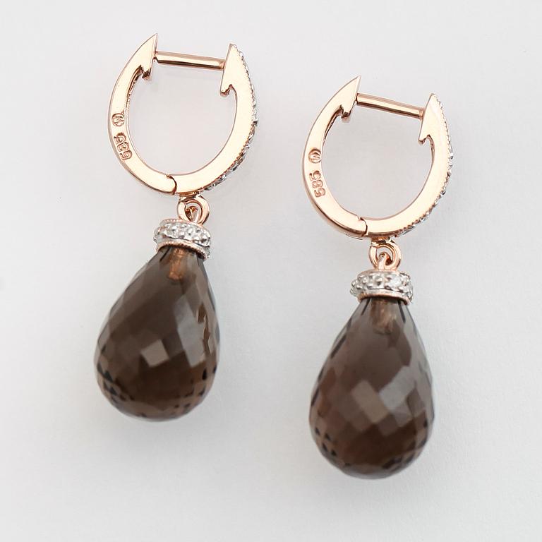 ÖRHÄNGEN, 1 par, 14K roséguld, diamanter och bruna rökfärgade topaser.