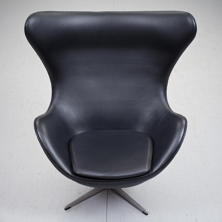 FÅTÖLJ, Arne Jacobsen "Ägget", Fritz Hansen, Danmark.