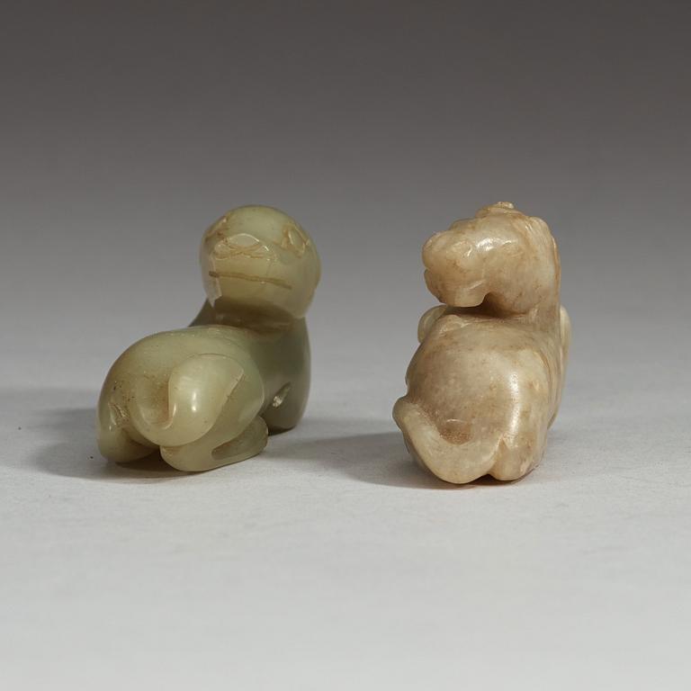 SKULPTURER, två stycken, nefrit. Qing dynastin (1644-1912).