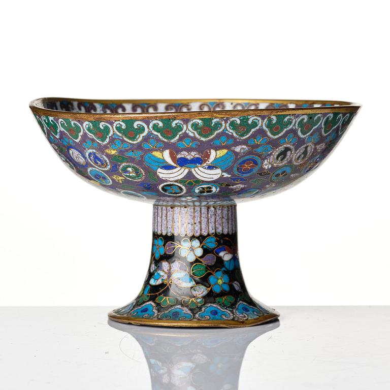 A cloisonné stem cup, Qing dynasty, 19th century.