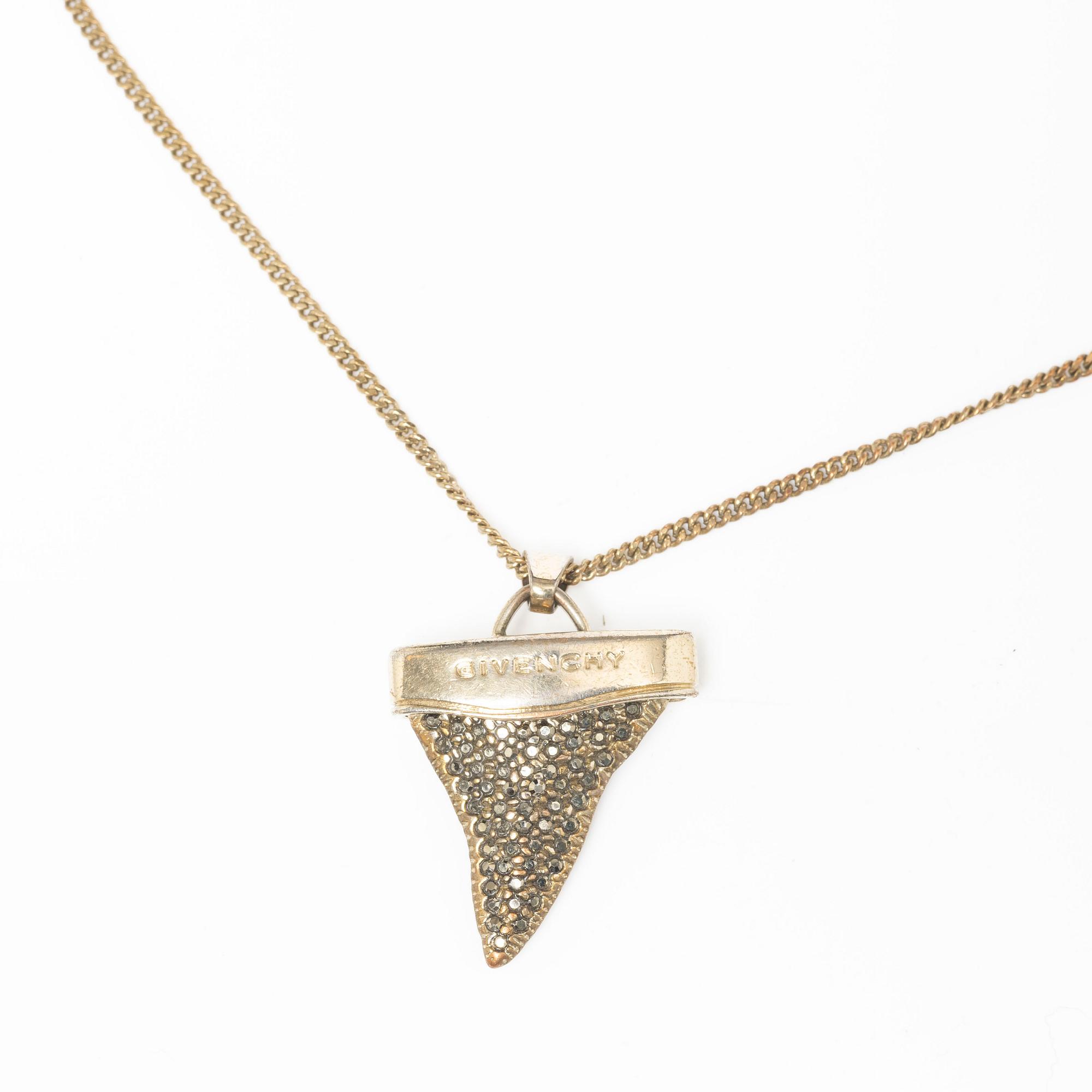 Givenchy, halsband "Shark tooth".