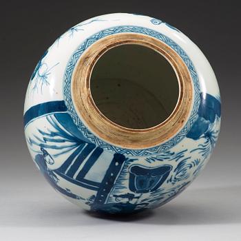 A blue and white jar, Qing dynasty Kangxi (1662-1722).