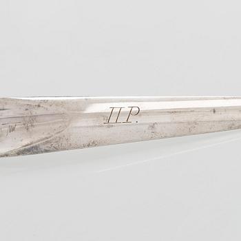 Tapio Wirkkala, A silver dish and letter knife, Kultakeskus Hämeenlinna 1960 and 1964.