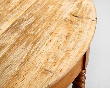 MÅNBORD, ett par, nyrenässans, omkring sekelskiftet 1800/1900.