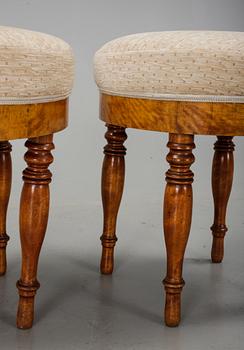 TABURETTER, ett par, senempire, 1800-tal.