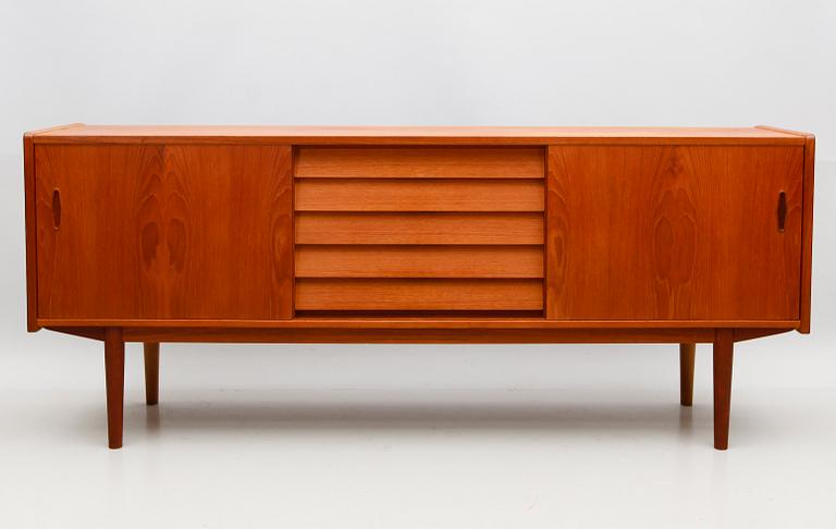 SIDEBOARD, "Trio", Nils Jonsson, Troeds, 1900-talets andra hälft.