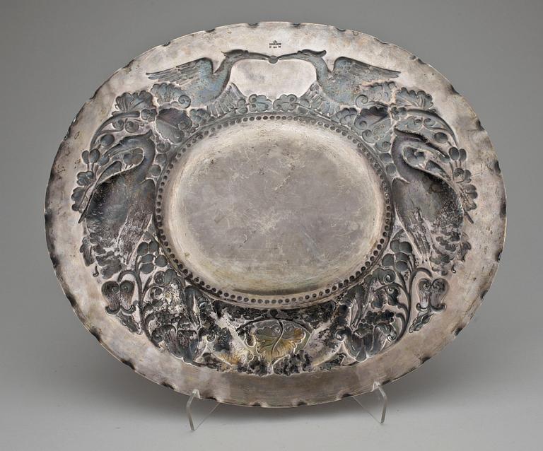 PRESENTERFAT, silver, barockstil, C G Hallberg, 1920. Vikt 1290 g.