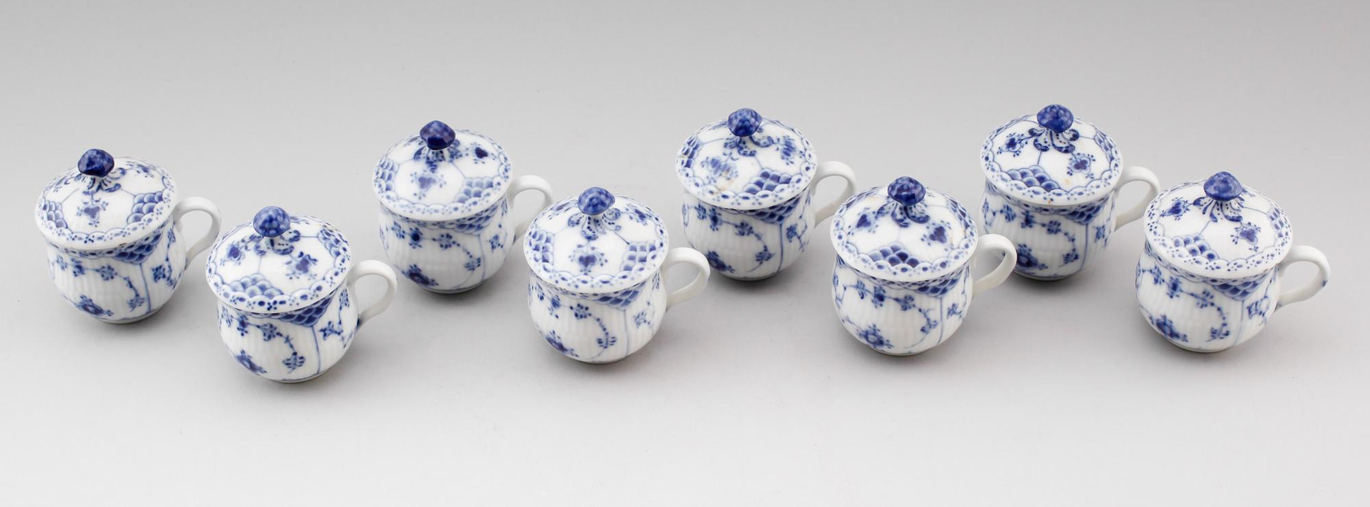 CREMEKOPPAR MED LOCK, 8 st, porslin, Royal Copenhagen.