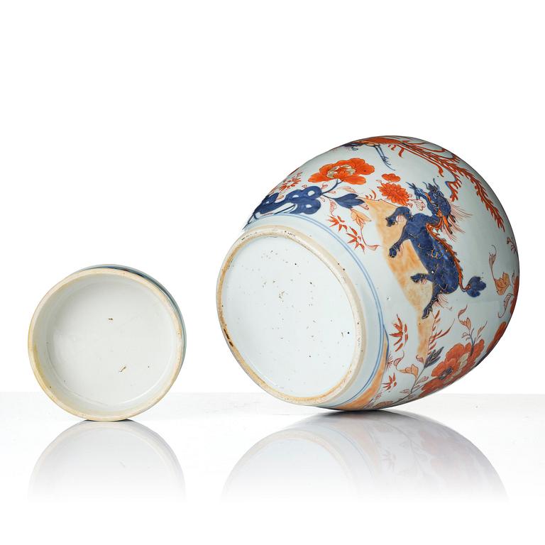 Bojan med lock, porslin. Qingdynastin, 1700-tal.