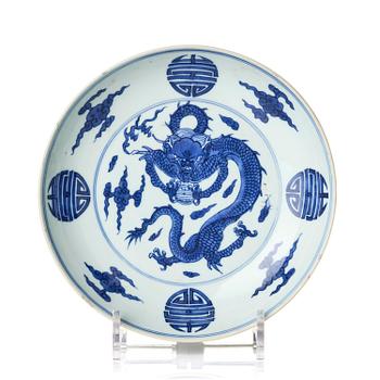 1356. A blue and white 'dragon' dish, Qing dynasty with Yongzheng six character mark and of the period (1723-35).