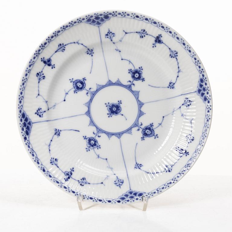Royal Copenhagen, Dinner service, 31 pieces, “Musselmalet Halvblonde”, Denmark.