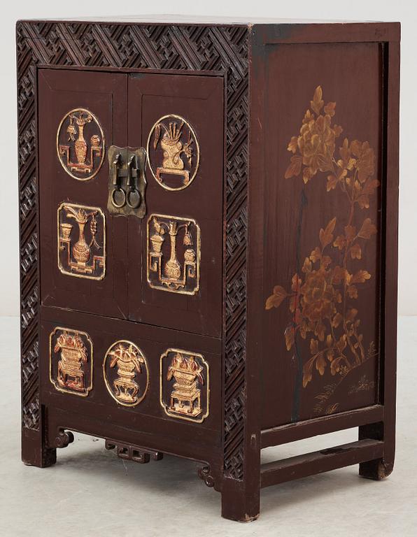 A late Qing dynasty cupboard, 19th Century.