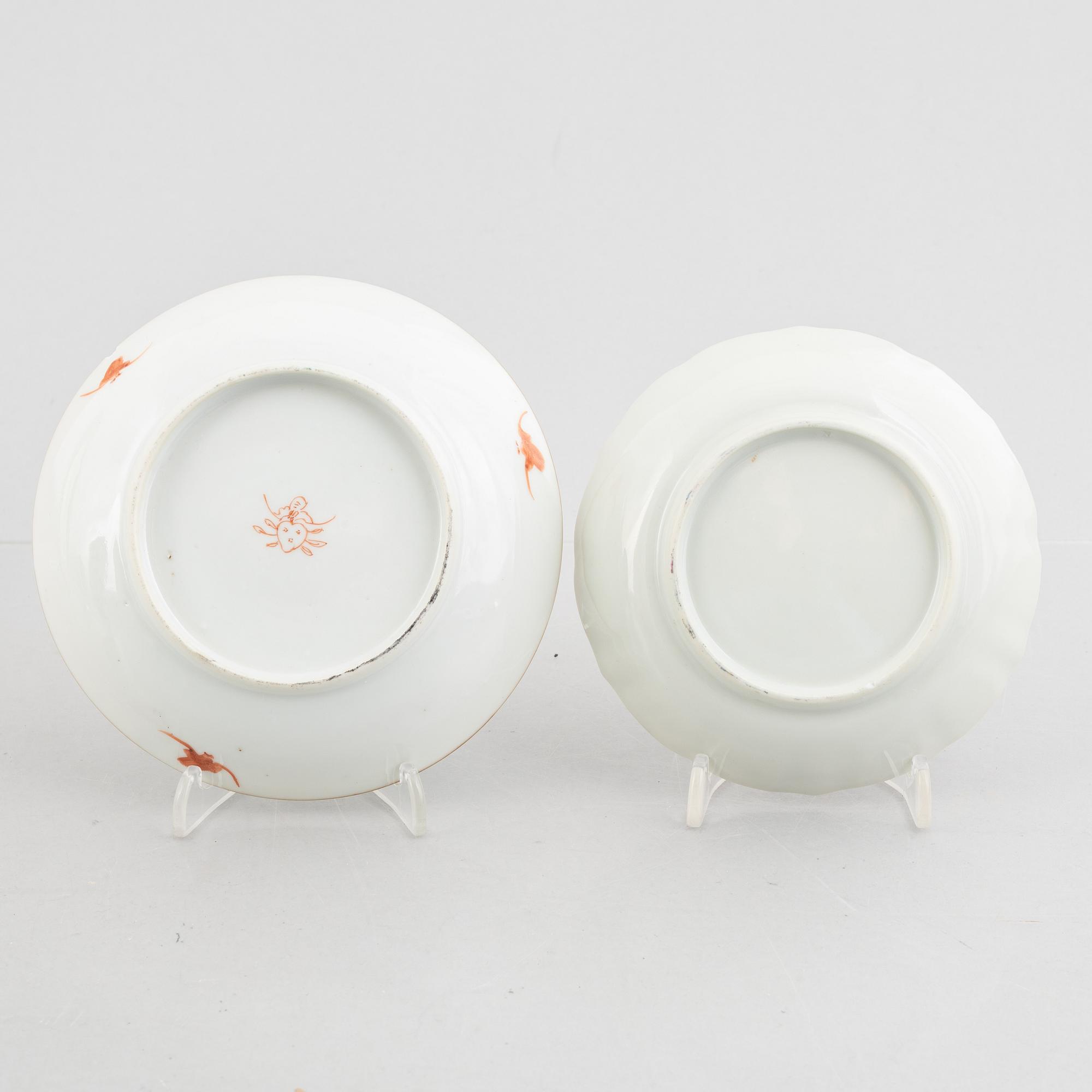 A Chinese famille rose porcelain sauce boat and five dishes, Qing dynasty, 18th and 19th century.