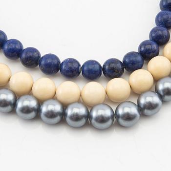 Ole Lynggaard, 5 collier med lås 18K vitt och rött guld och runda briljantslipade diamanter.