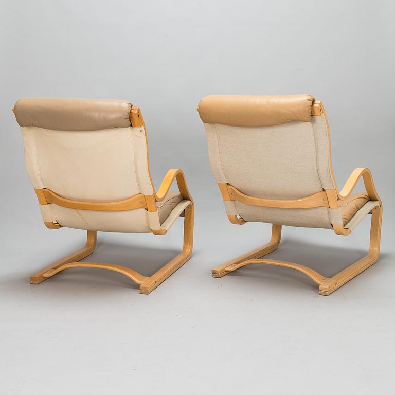Esko Pajamies, A pair of 'Koivutaru' armchairs for Asko, late 20th century.
