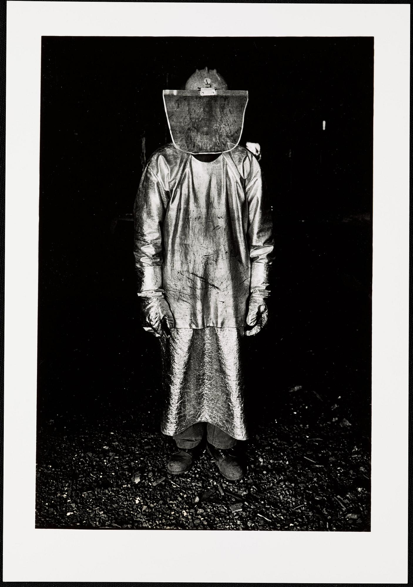 Jean Hermanson, "Järnbruksarbetare med skyddsdräkt av asbest, Björneborgs Järnverk", 1970.